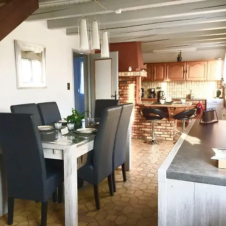 Maisonnette Vue Sur La Montagne *